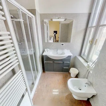Triestevillas A/c Huge Central & Brand New - 5br Appartement