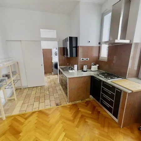 Triestevillas A/c Huge Central & Brand New - 5br