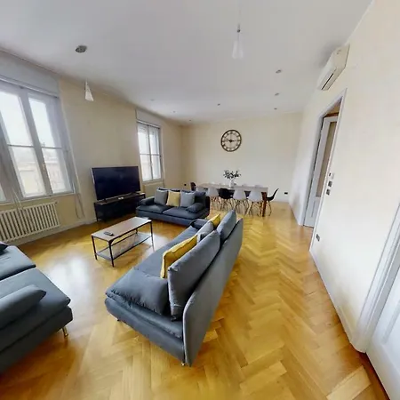 Triestevillas A/c Huge Central & Brand New - 5br *