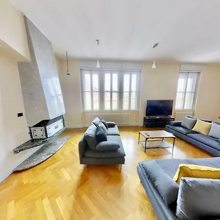 Triestevillas A/c Huge Central & Brand New - 5br *
