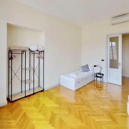 Triestevillas A/c Huge Central & Brand New - 5br Appartement